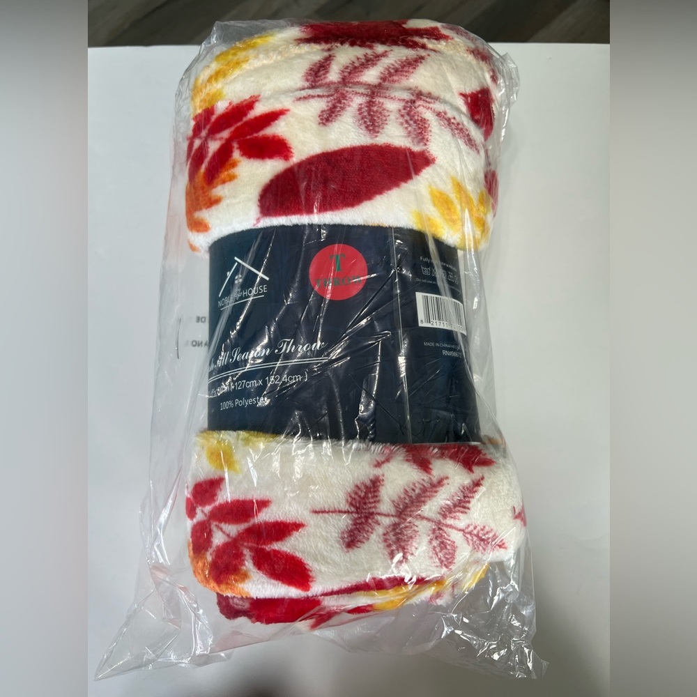 NWT Noble House Plush Fall Throw Blanket